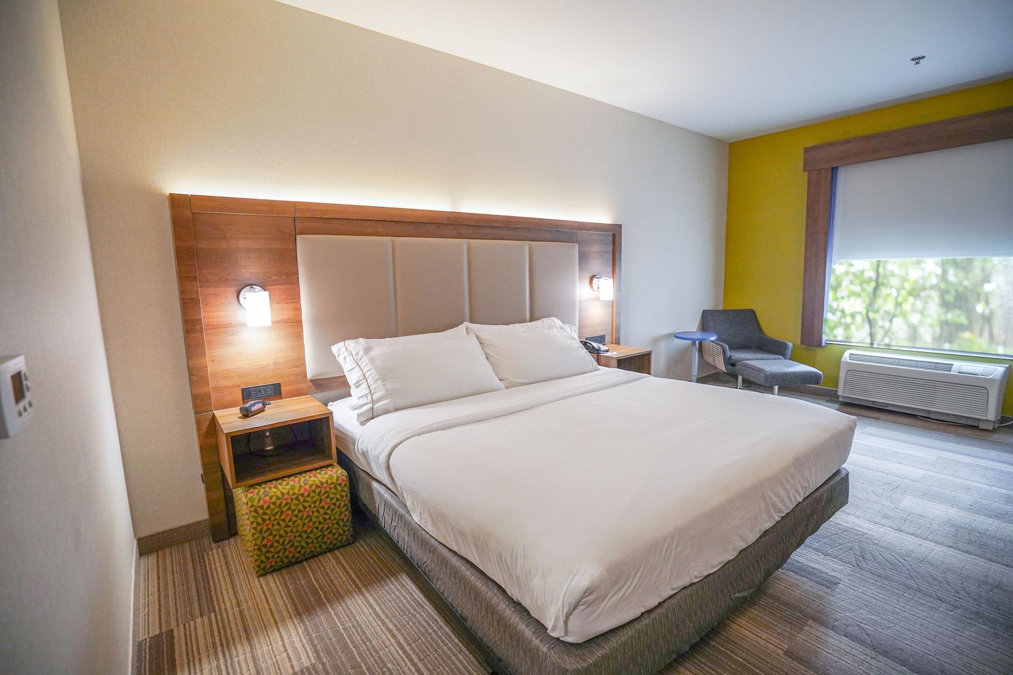 Express & By Ihg 2* Ontario