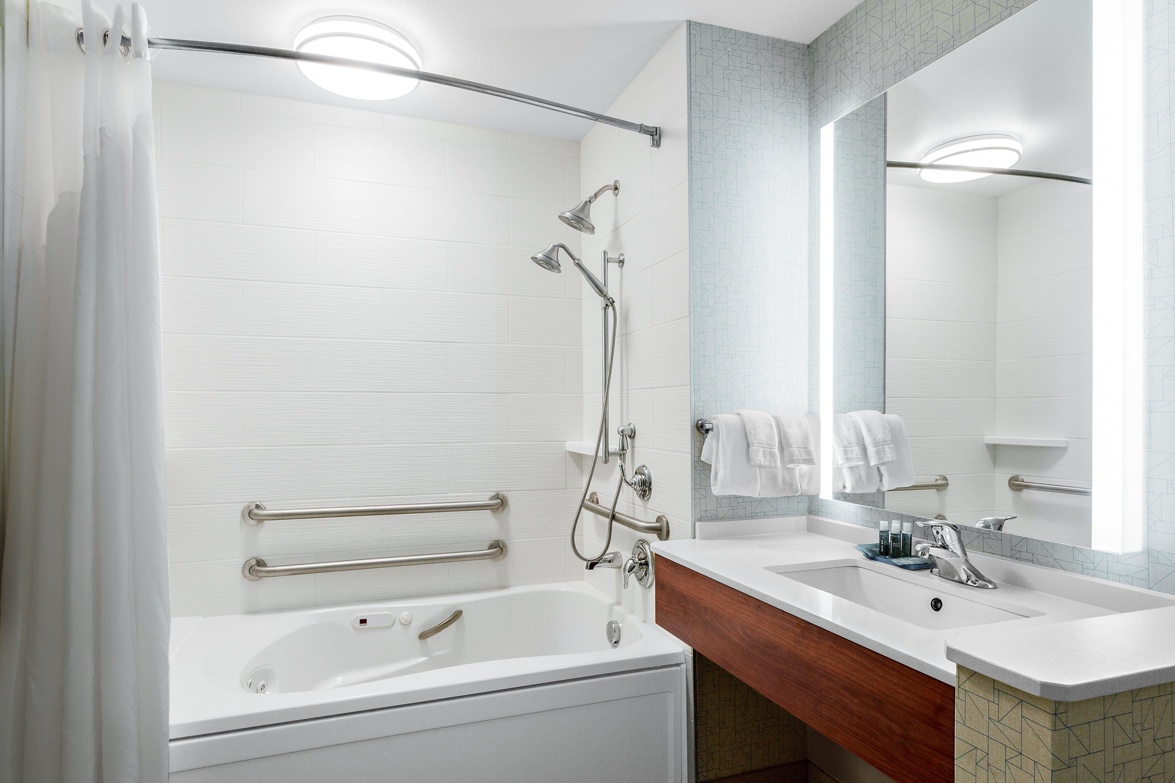Express & By Ihg Ontario