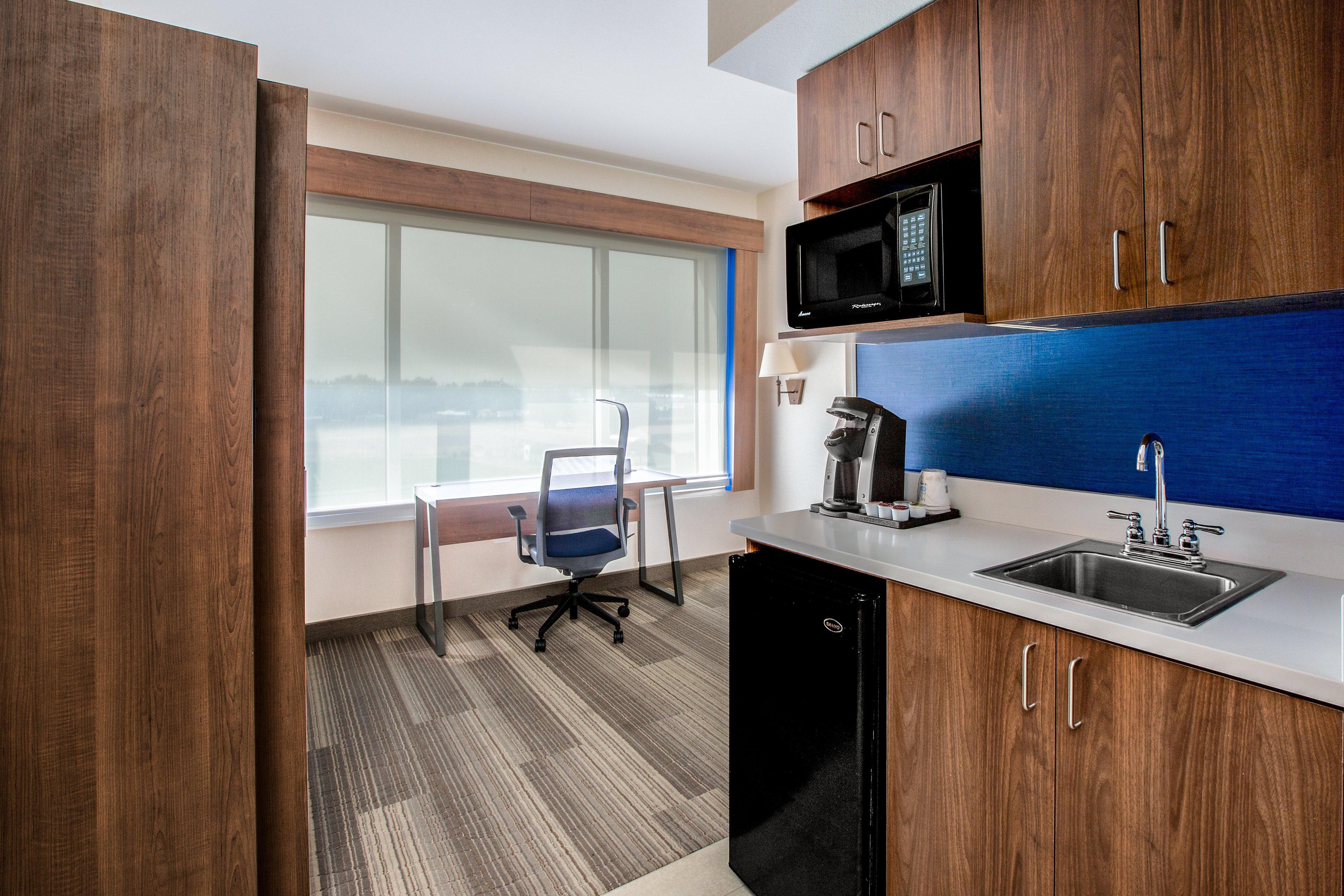 Hotel Express & By Ihg Ontario