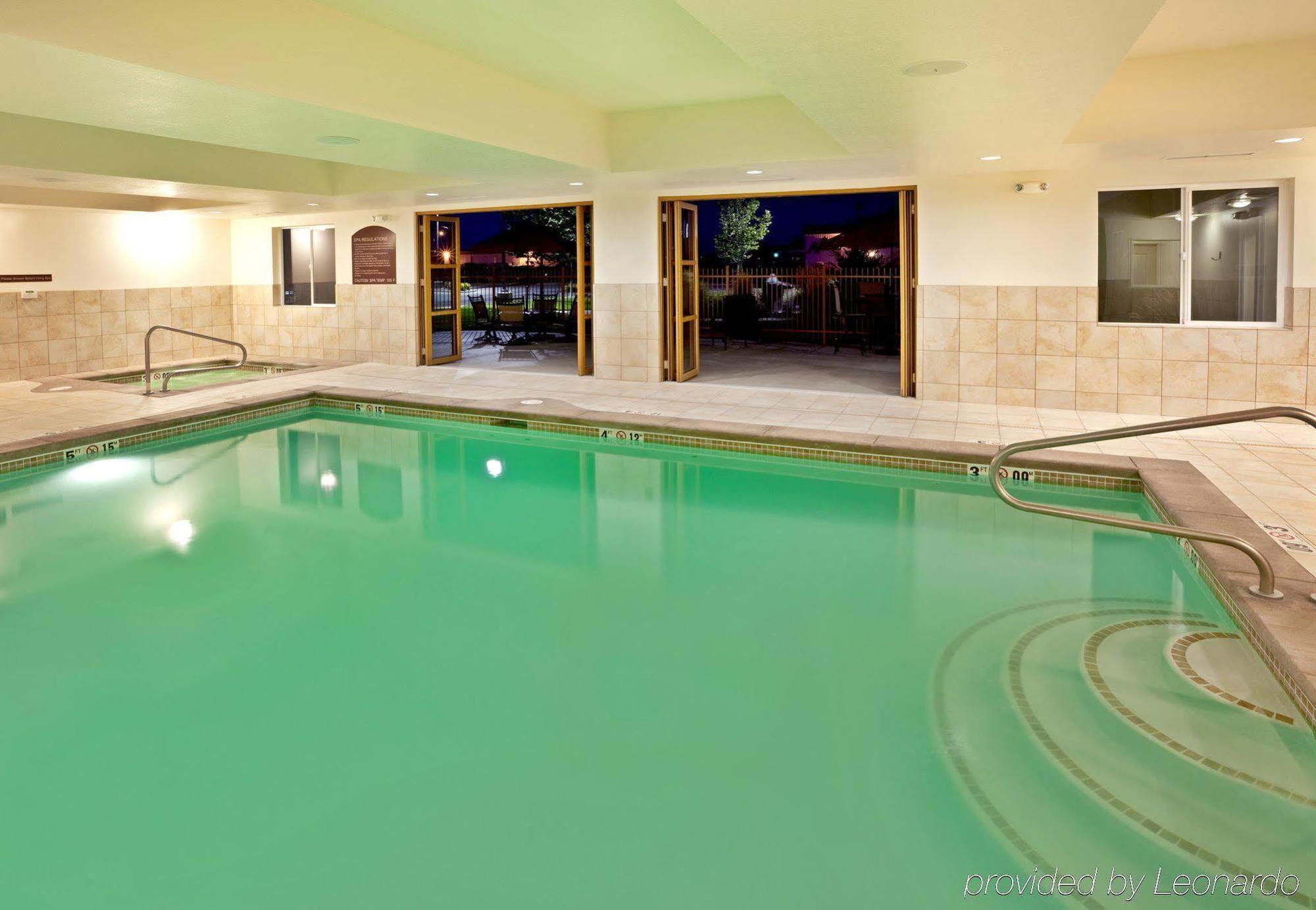 Hotel Express & By Ihg Ontario